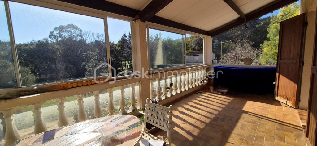 APPARTEMENT 3 pièces 183M² avec terrasse — Possibilité de redistribution ! – 3 pièces – 2 chambres – 160 m²