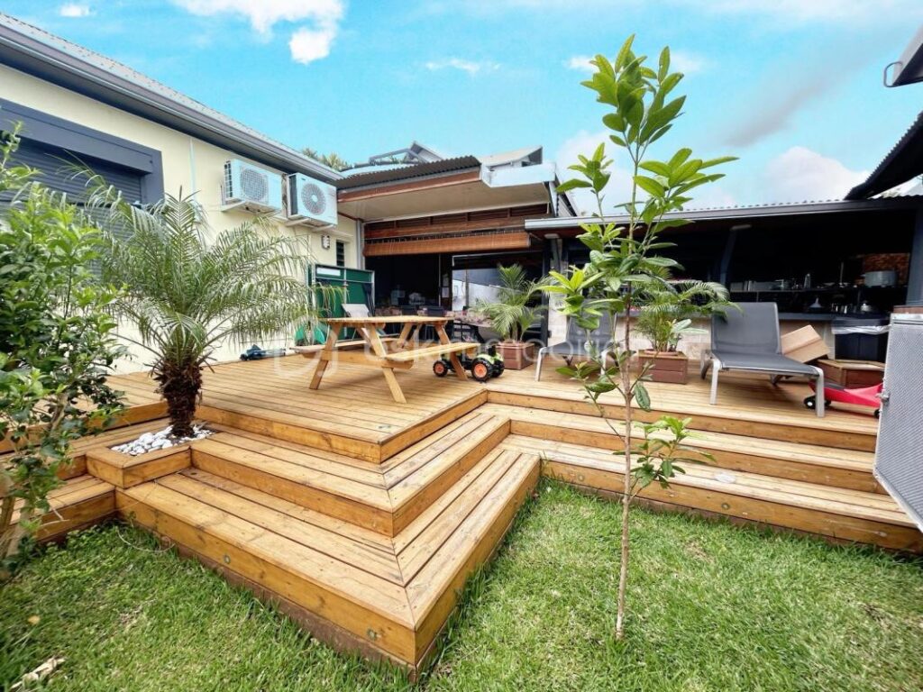 Villa de 360 m² de surface utile – 6 pièces – 4 chambres – 180 m²