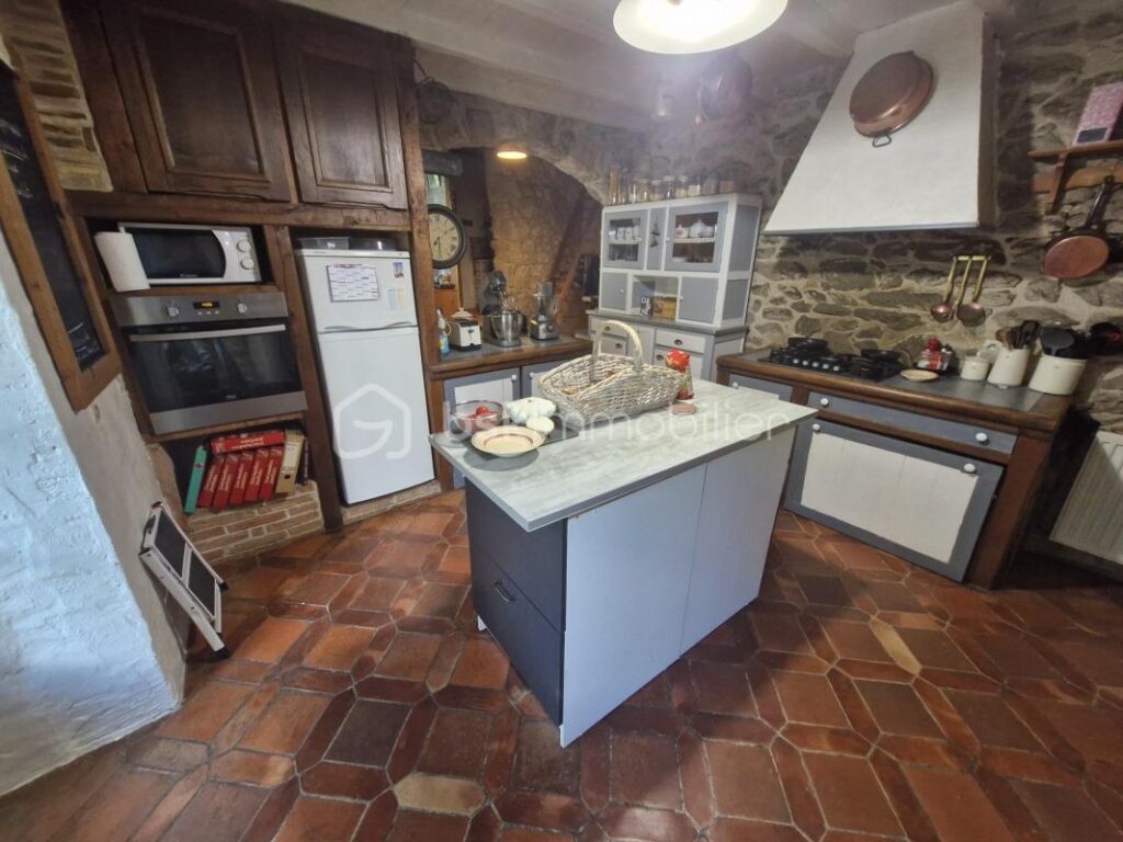 Charmante maison longère de 350m2 à Port-Sainte-Foy-et-Ponchapt – 15 pièces – 8 chambres – 350 m²