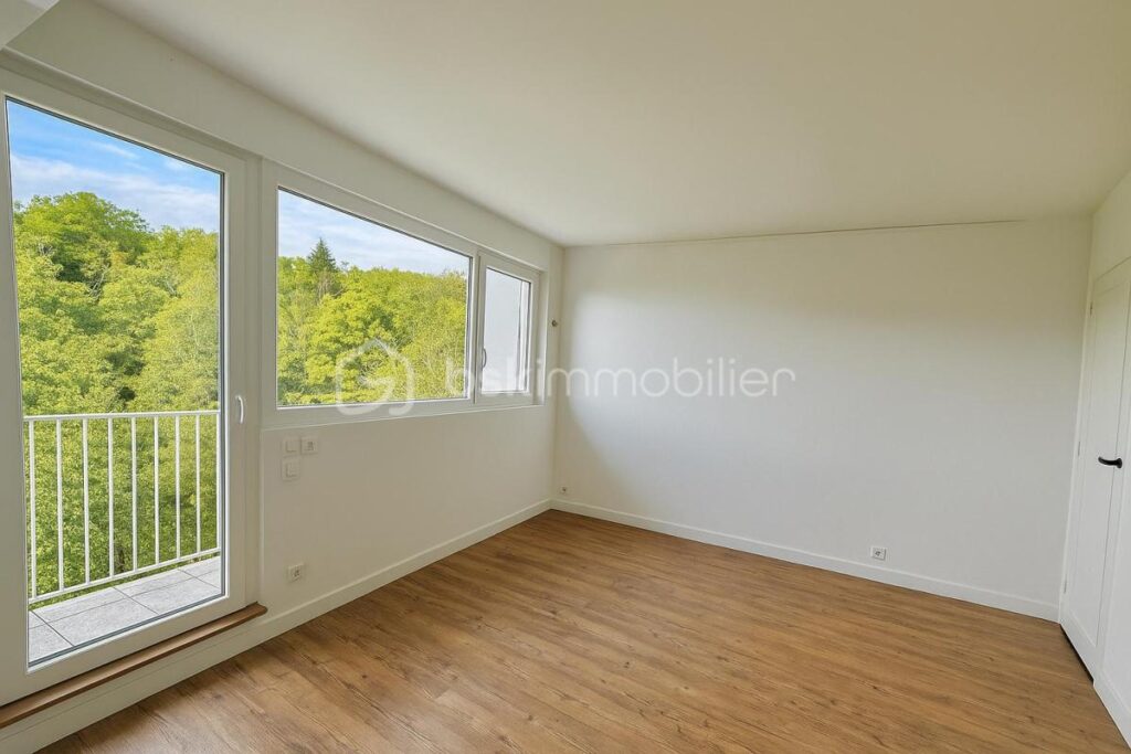 Grand appartement T4 lumineux avec balcons et vue dégagée sur Quimper – 4 pièces – 3 chambres – 85 m²