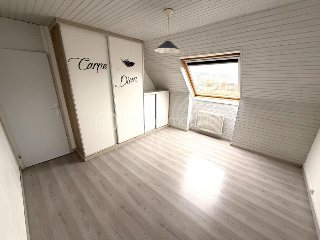 Maison semi mitoyenne avec vue dégagée à 15 min à pied de la mer – 5 pièces – 3 chambres – 119 m²