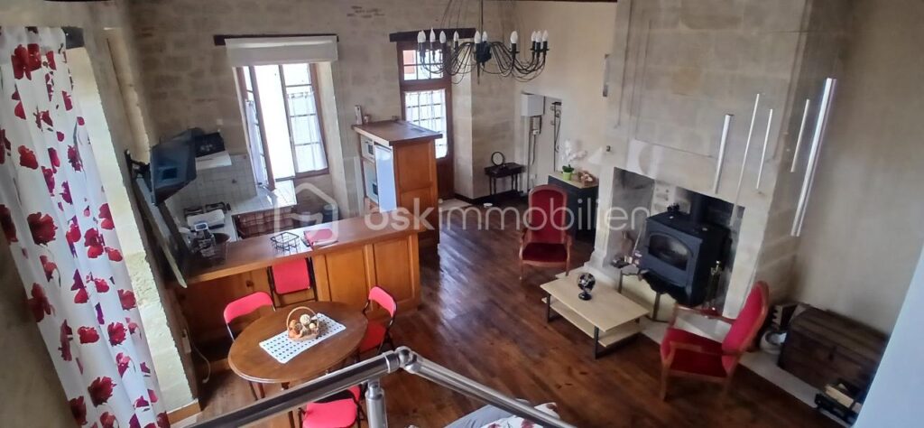 Maison Tour Historique – 4 pièces – 3 chambres – 120 m²