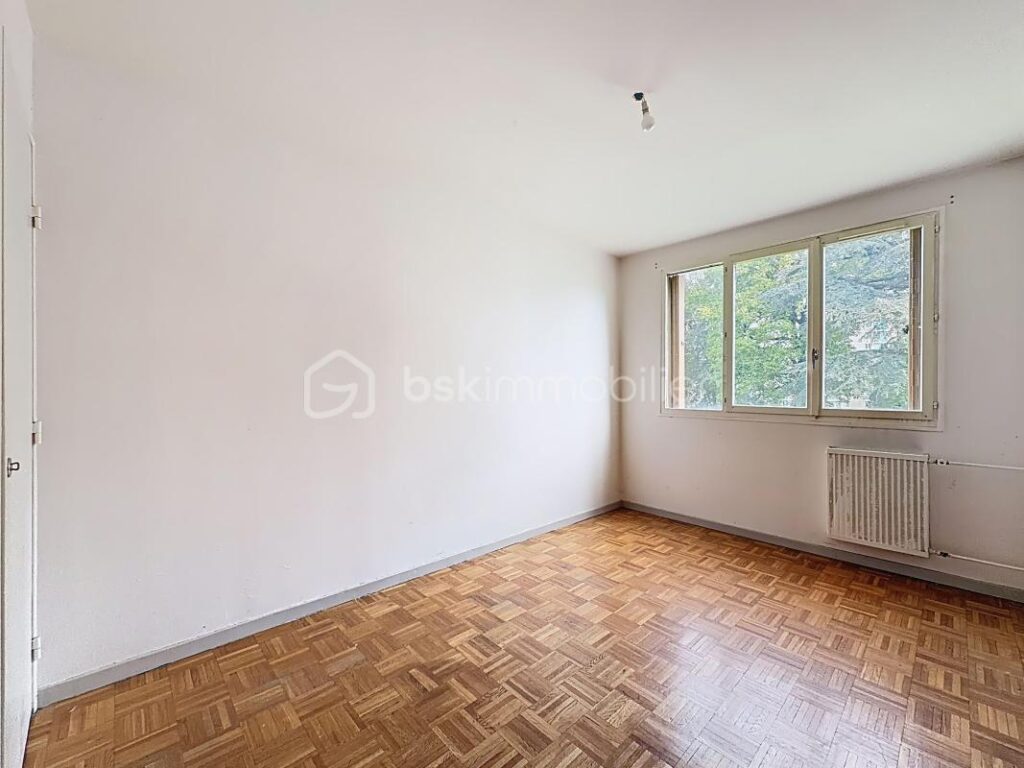 Appartement T3 avec fort potentiel – 3 pièces – 2 chambres – 65 m²
