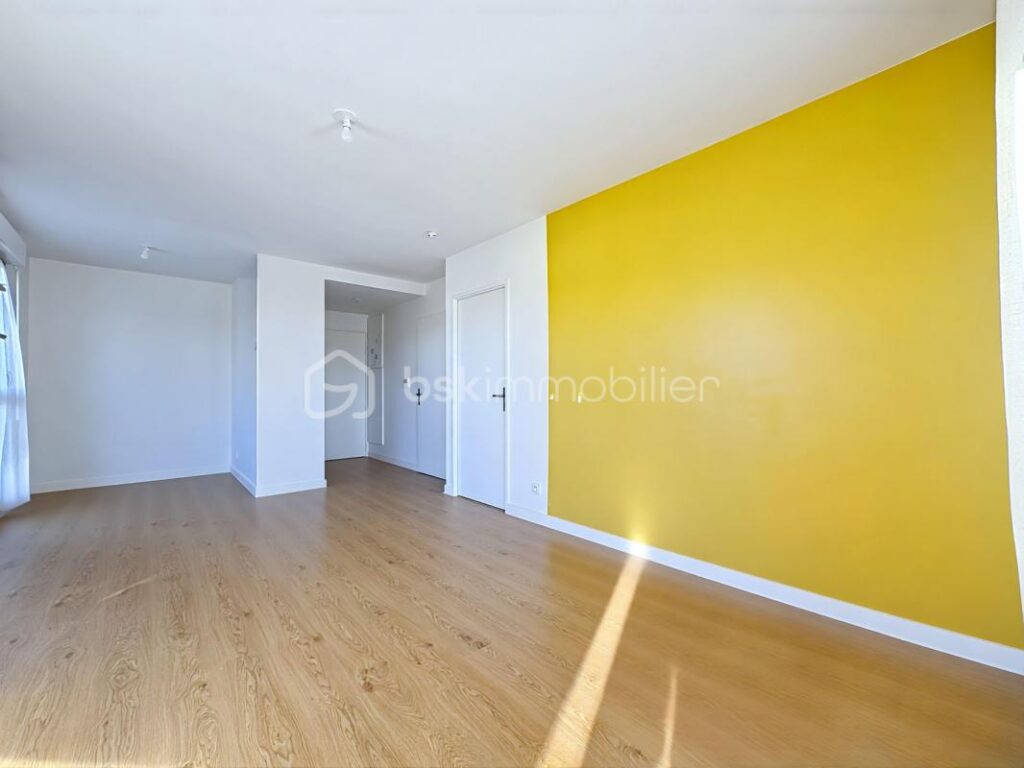 Charmant T2 de 42 m² avec vue imprenable sur le canal – Quartier prisé de la Croix-Bonnet à Bois-d’Arcy – 2 pièces – 1 chambre – 41 m²