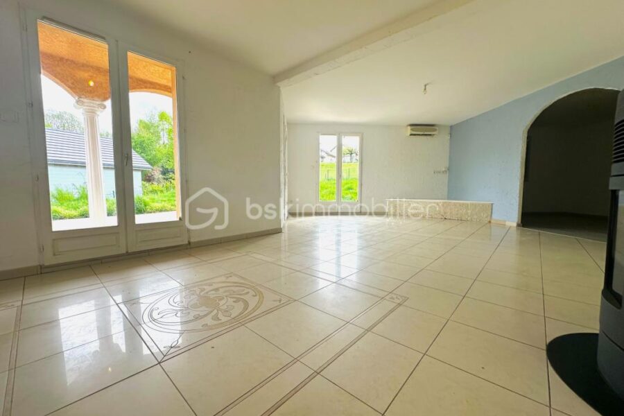 Maison à vendre à Domessin