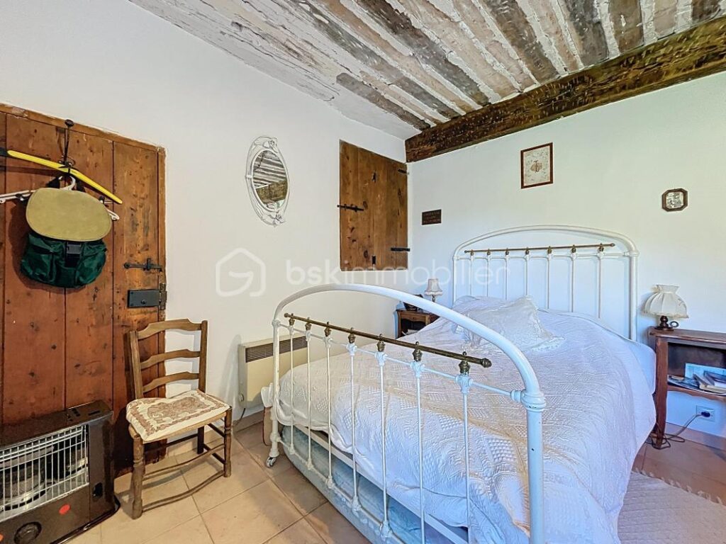 Grand appartement F1 avec coin nuit au cœur du village de Péone (06470) – 1 pièce – 1 chambre – 44 m²