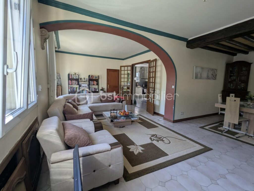 Charmante demeure avec vue imprenable sur le Château de Château-Thierry – 185 m², terrasse et dépendance locative – 7 pièces – 5 chambres – 185 m²