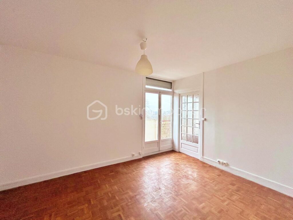 ✨ À vendre – Appartement lumineux avec balcon et vue sur parc arboré à Fontenay-aux-Roses ✨ – 2 pièces – 1 chambre – 49 m²