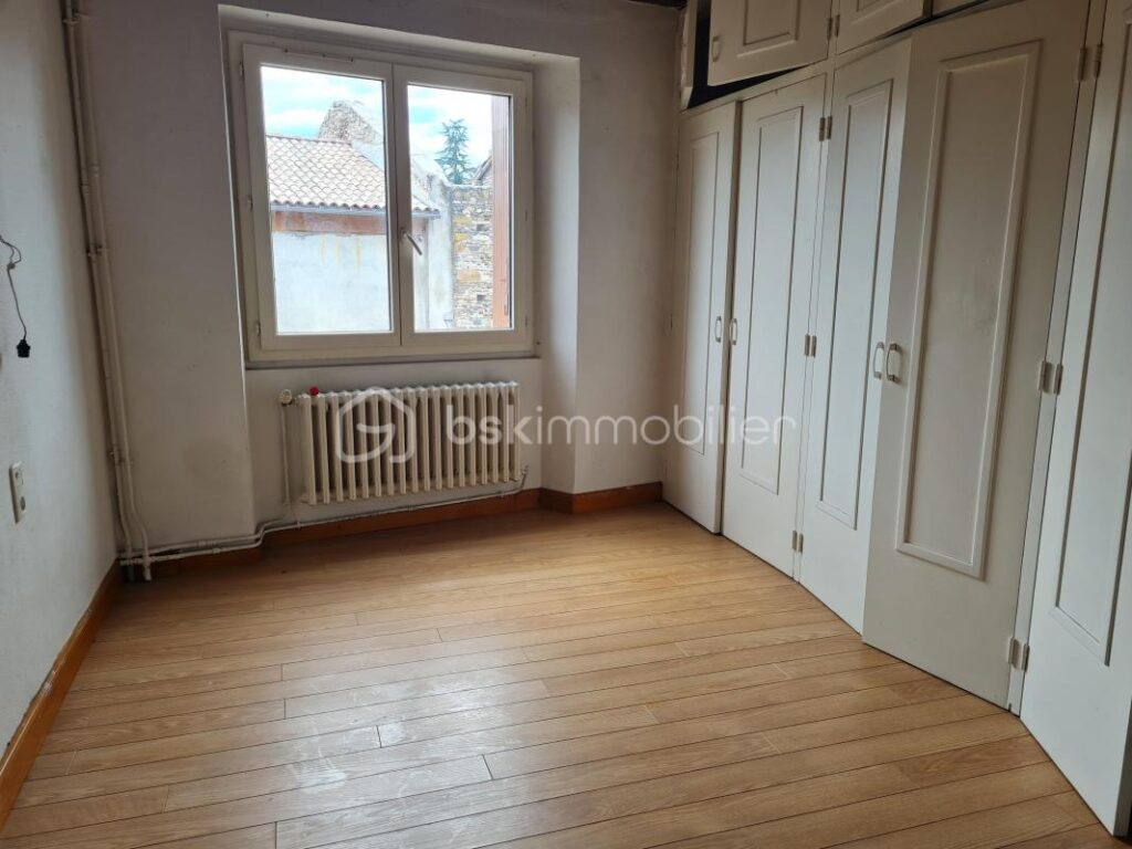 Immeuble au cœur du village – 4 pièces – NR chambres – 111 m²