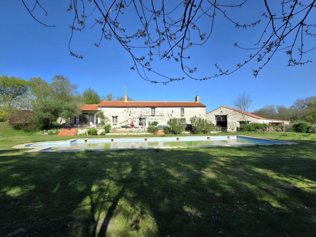 MAGNIFIQUE LOGIS ÉQUESTRE – 7 pièces – 4 chambres – 200 m²