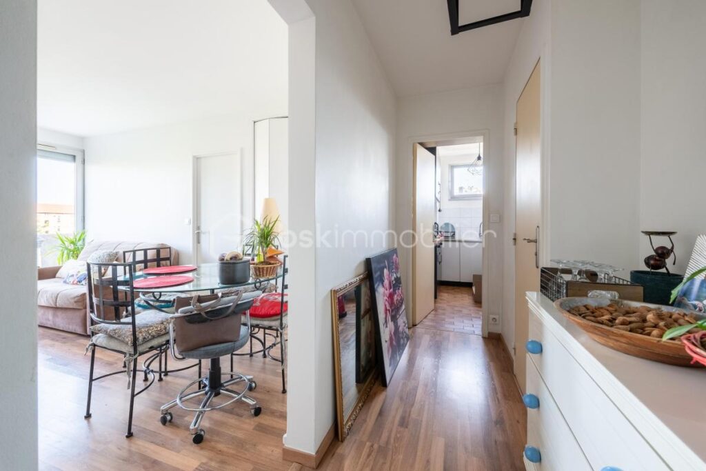 Appartement lumineux situé au 4ème étage sur 4 avec ascenseur dans copropriété entretenue et sécurisée ! – 2 pièces – 1 chambre – 41 m²
