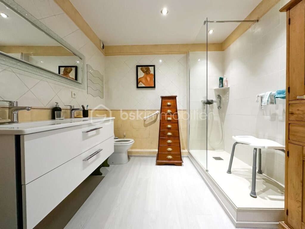 Centre-ville de Rumilly – 3 pièces lumineux avec garage et ascenseur – 4 pièces – 2 chambres – 80 m²