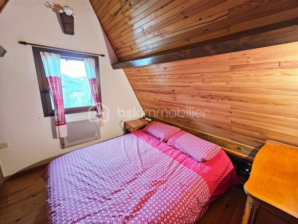 ALLOS – CHALET COMPOSE D’UN T2 + T3 – 5 pièces – 3 chambres – 80 m²