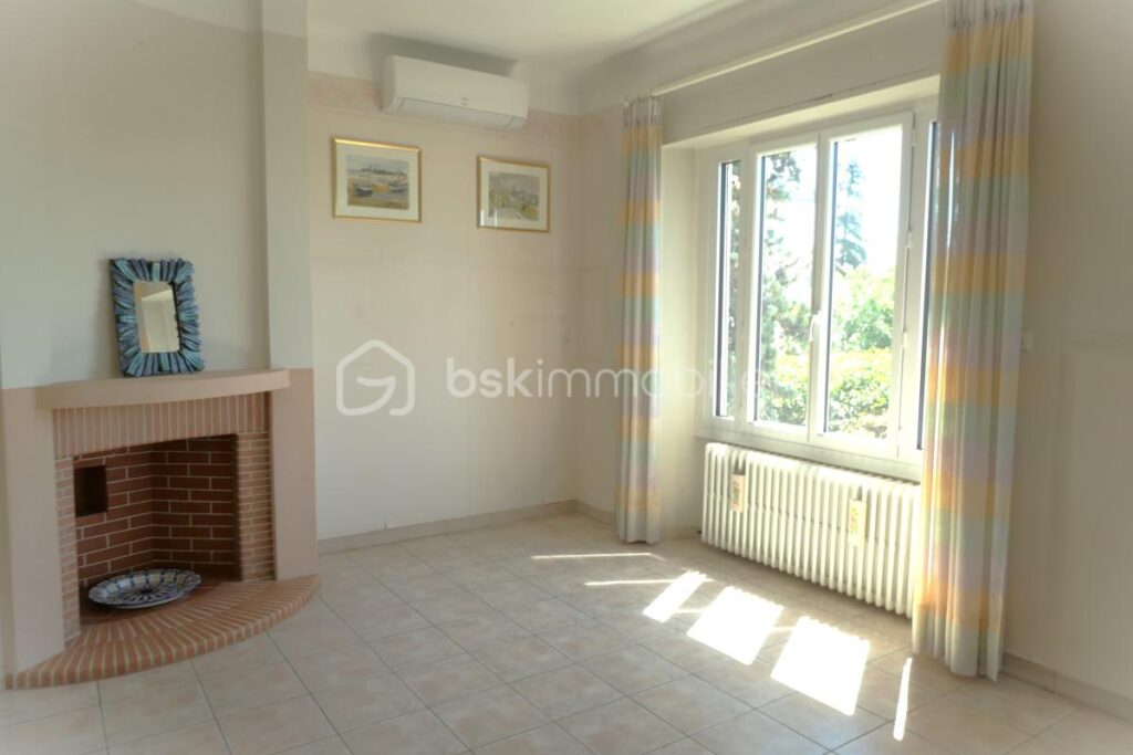 Maison de maître avec Jardin sans vis à vis proche centre ville, commodités et transports ! – 5 pièces – 3 chambres – 99 m²