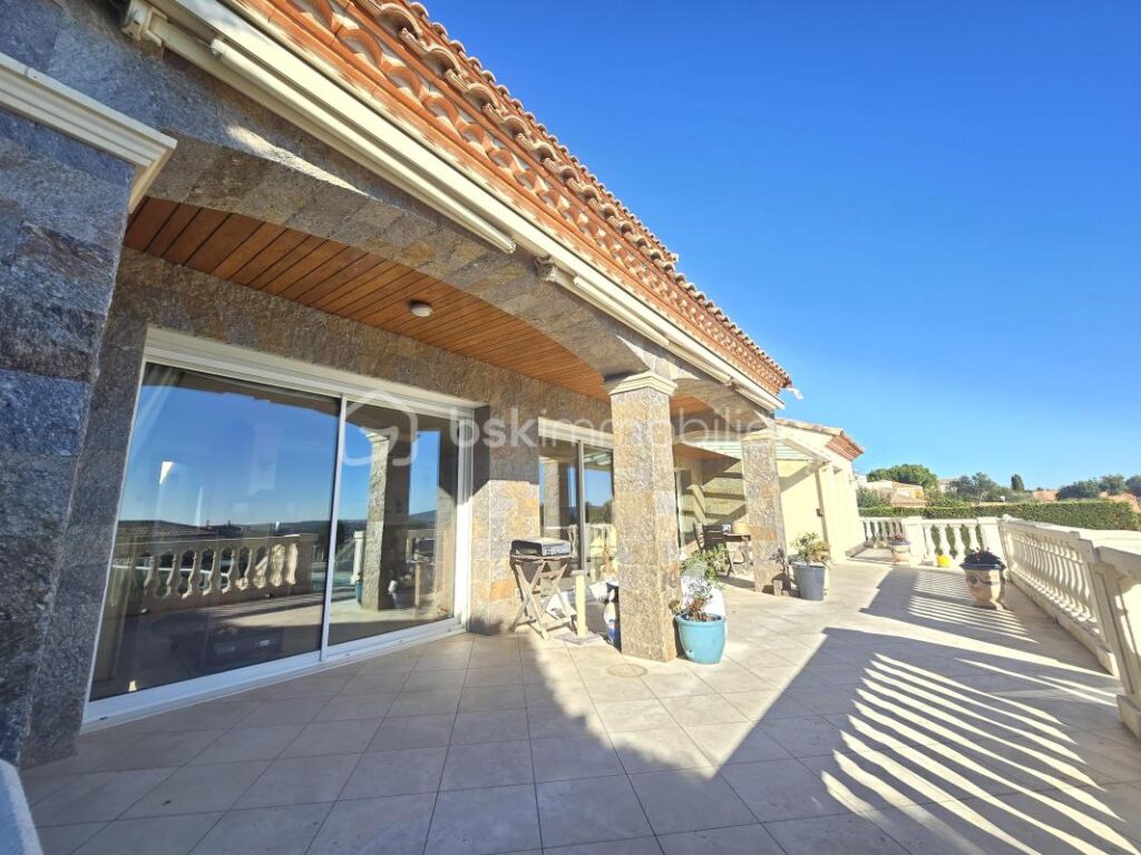 Propriété d’exception 250 m2 avec piscine et dépendance – 5 pièces – 4 chambres – 250 m²