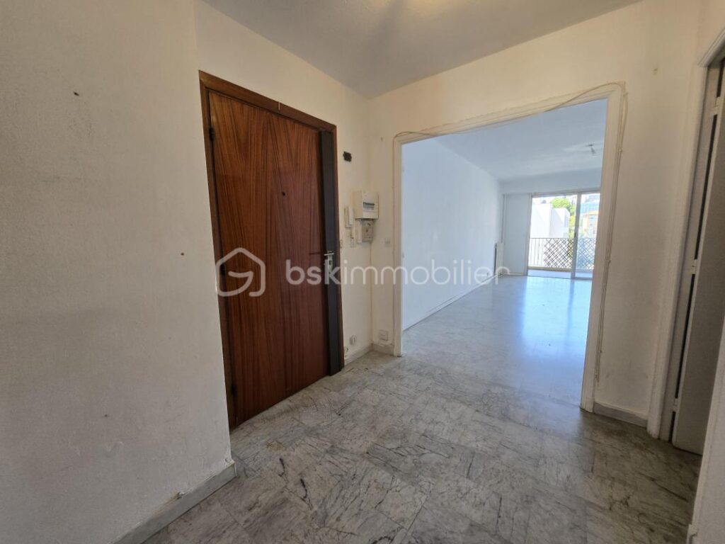Baisse de prix 313950€ Appartement lumineux avec double balcon et vue mer en cœur urbain – 2 pièces – 1 chambre – 55 m²