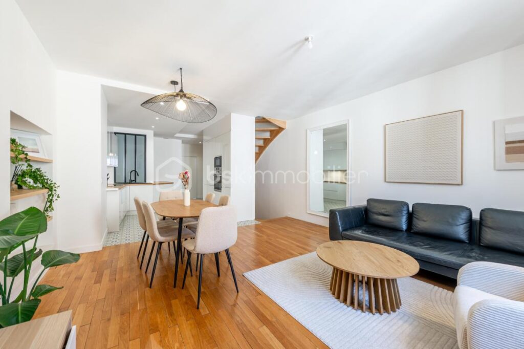 EXCLUSIVITE SUPERBE APPARTEMENT TRIPLEX 127 M2 CENTRE VILLE ANNECY – 6 pièces – 4 chambres – 127 m²