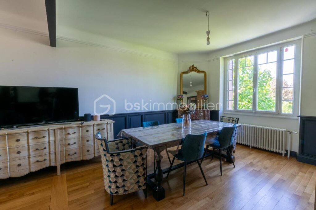 Maison bourgeoise – 8 pièces – 6 chambres – 230 m²