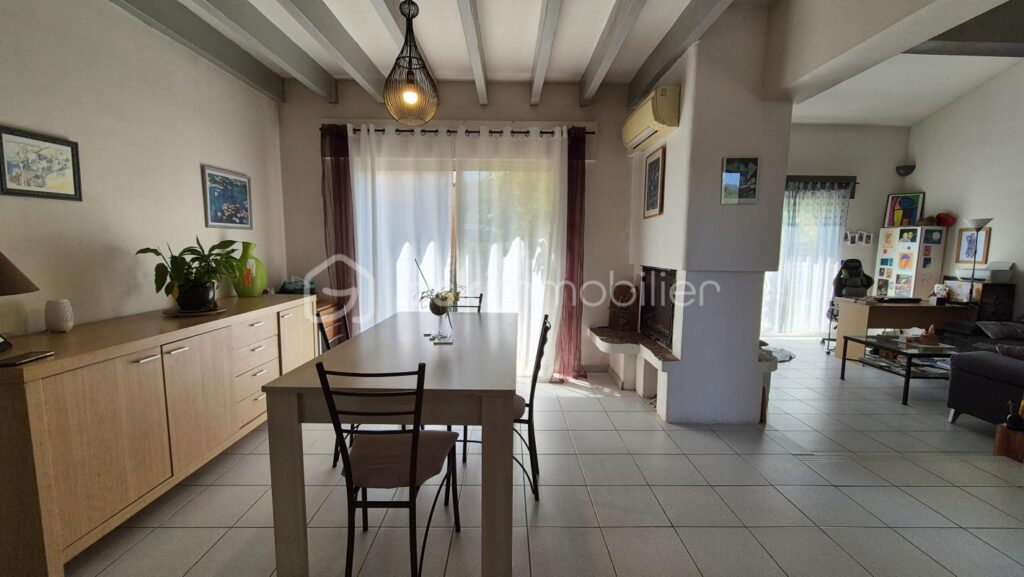 A VENDRE MAISON 3 FACES DE 131M² SUR TERRAIN DE 336M² A CERET – TROIS CHAMBRES – GARAGE – CLIMATISATION REVERSIBLE – VUE SUR LE VALLESPIR – AUCUN VIS A VIS – GARAGE – 6 pièces – 3 chambres – 131 m²