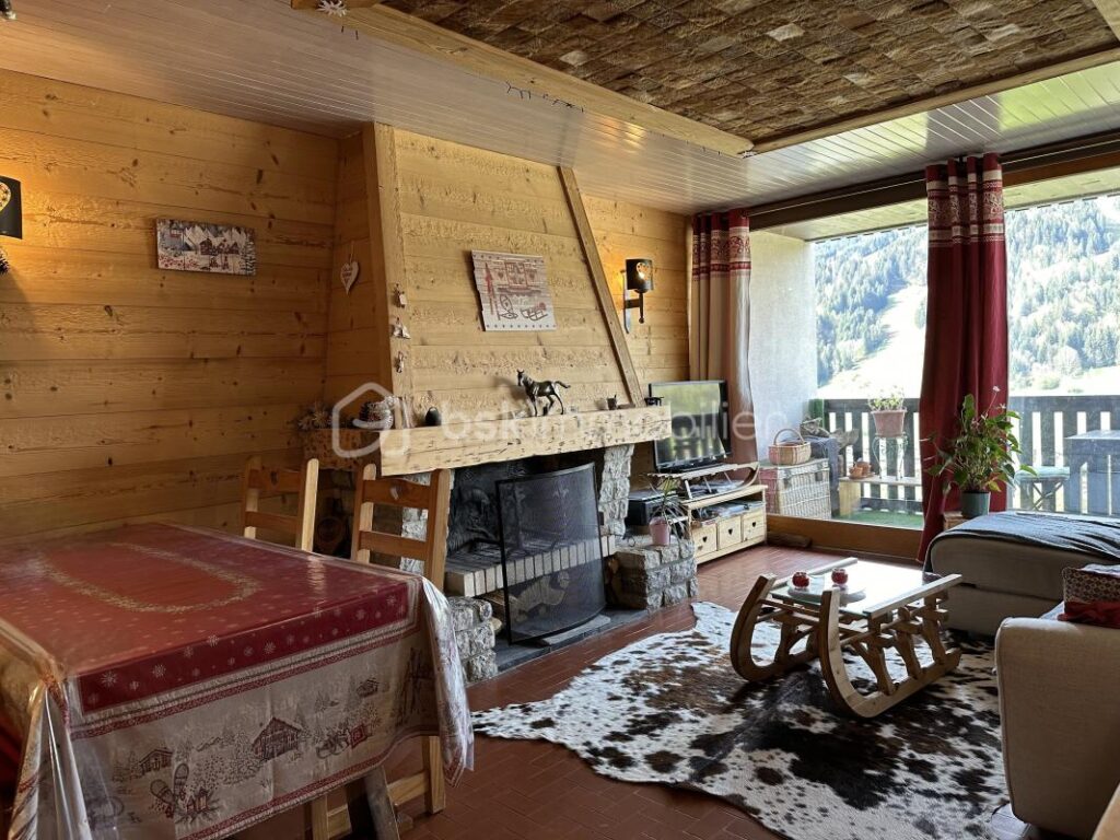 Vue exceptionnelle sur le Pleney – Appartement vendu meublé et équipé ! – 2 pièces – 2 chambres – 49 m²