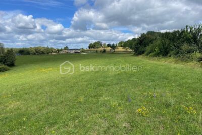 Grand terrain avec une partie constructible – NR pièces – NR chambres – 10280 m²