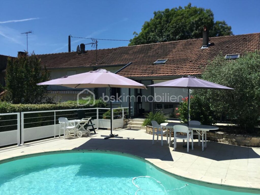 Une perle en centre village Saint Antonin Noble Val – 4 pièces – 3 chambres – 147 m²