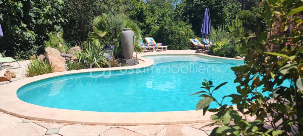 propriete athypique touristique – 4 pièces – 3 chambres – 215 m²