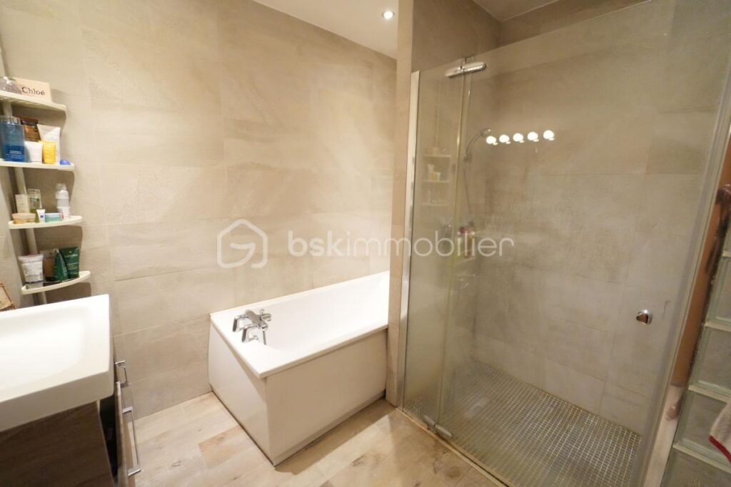 Maison d’architecte à CHARTRETTES de 195m² – 6 pièces – 4 chambres – 195 m²