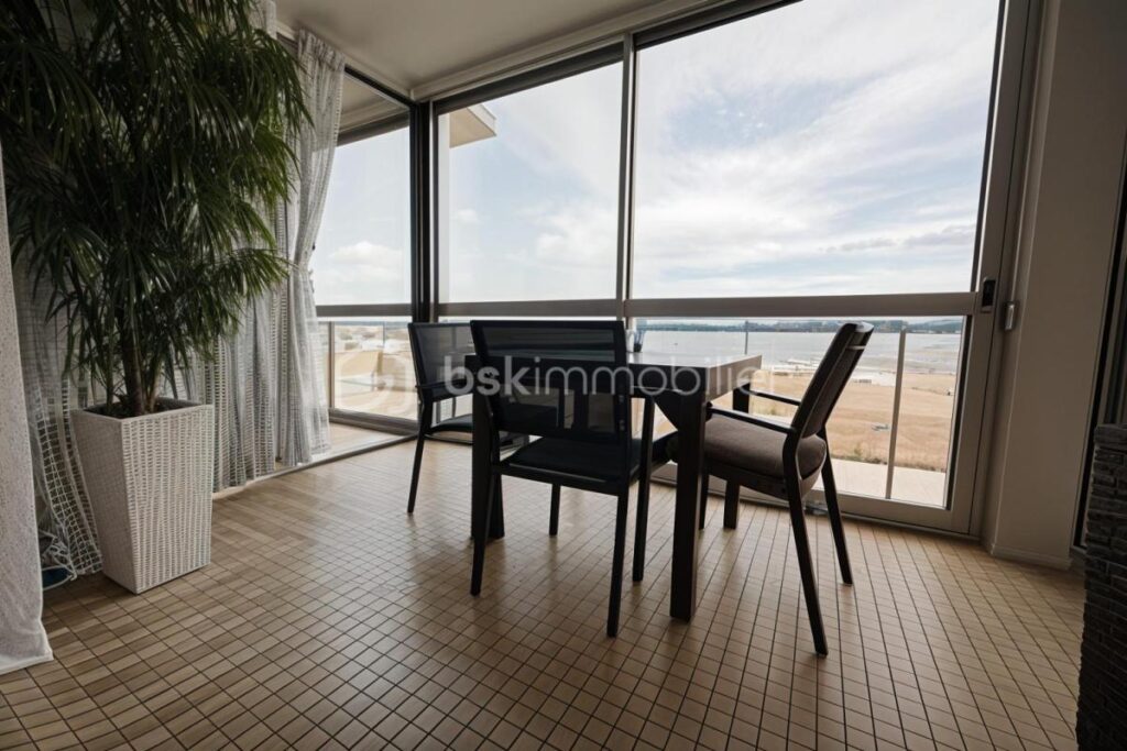 PORNICHET / FRONT DE MER / 2 CHAMBRES / GARAGE / CAVE – 4 pièces – 2 chambres – 101 m²