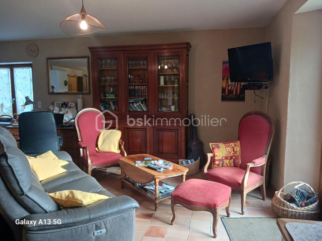 À VENDRE – MAISON ÉCOLOGIQUE & ATYPIQUE POUR AMOUREUX DE LA NATURE – 7856 m² DE TERRAIN – 8 pièces – 5 chambres – 212 m²