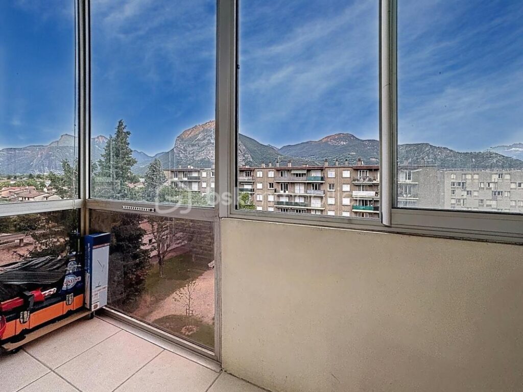 Lumineux T3 traversant avec balcon et loggia – dernier étage au calme – 3 pièces – 2 chambres – 57 m²