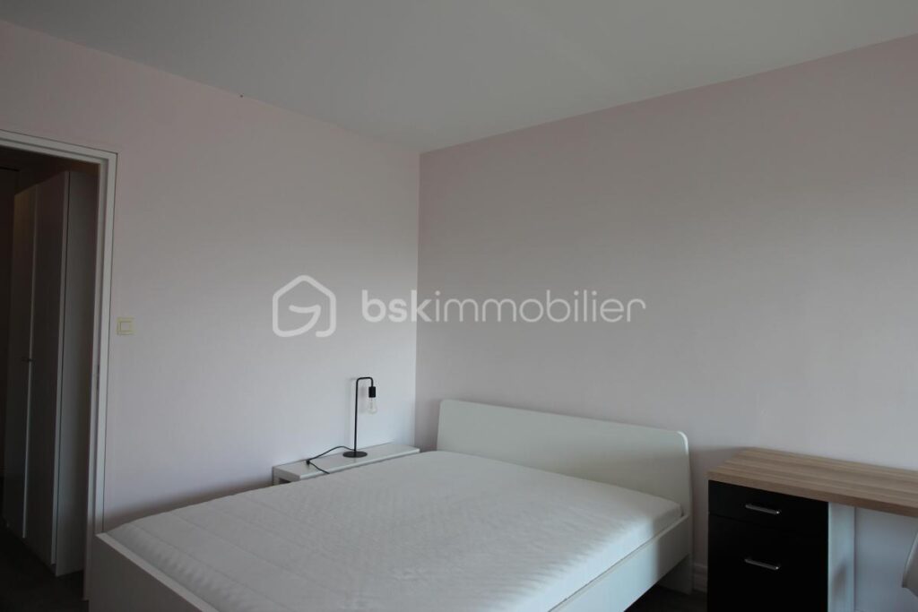 Studio au 4ᵉ étage, lumineux et rénové – Quartier du Triangle – 2 pièces – NR chambres – 35 m²