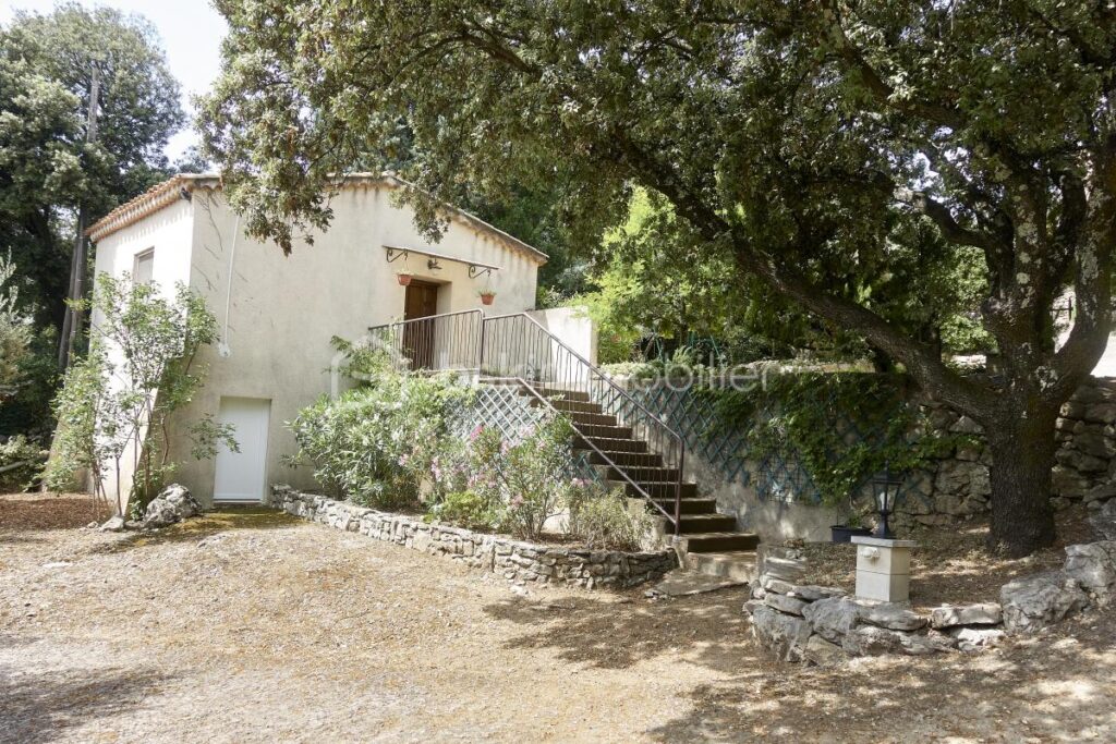 Magnifique villa provençale au cœur d’un écrin de verdure – 7 pièces – 4 chambres – 158 m²