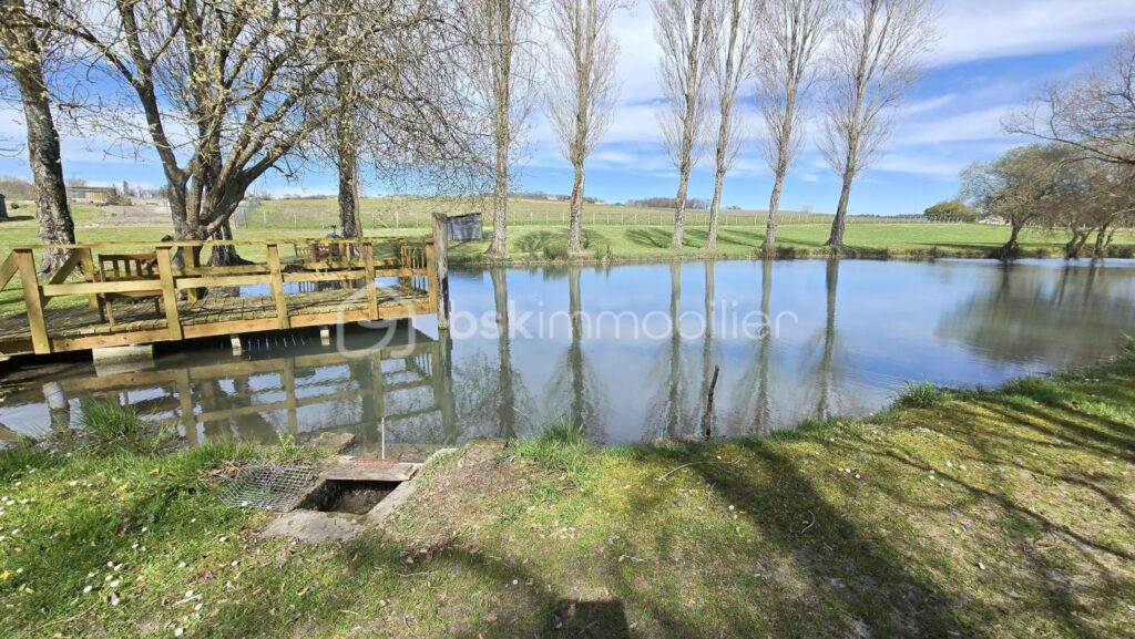 Charentaise de plus de 300m2 avec étang et gite – 11 pièces – 6 chambres – 364 m²