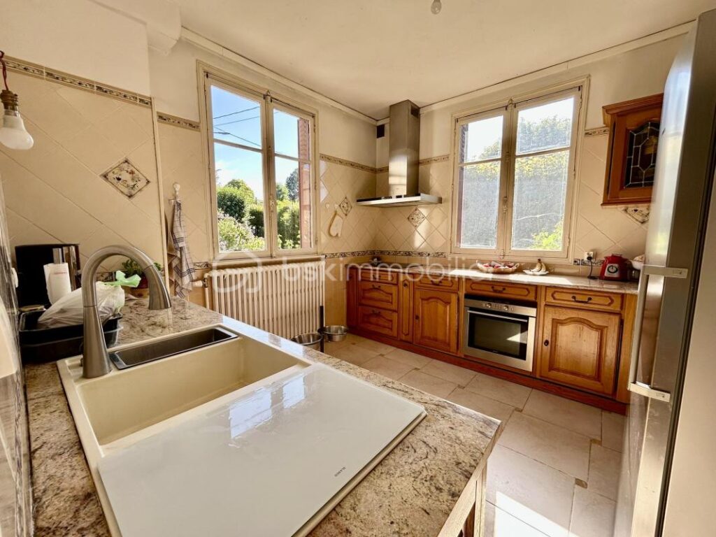 Maison 7 pièces de170m² à CHARTRETTES (77590) – 7 pièces – 6 chambres – 170 m²