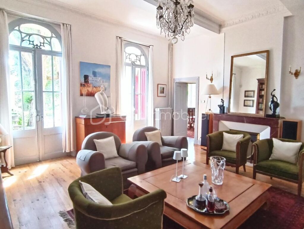 Un Voyage Hors du Temps à Auch – 7 pièces – 4 chambres – 210 m²