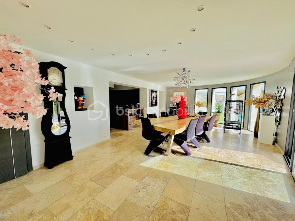 Propriété d’exception de 300m2 – Parc du LUBERON – Corbières en Provence – 10 pièces – 6 chambres – 301 m²