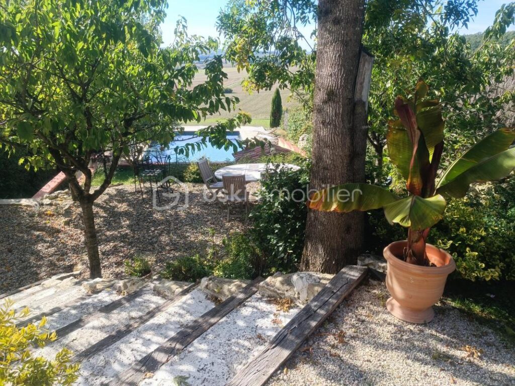 Maison de charme avec vue panoramique et piscine d’exception – 5 pièces – 2 chambres – 118 m²