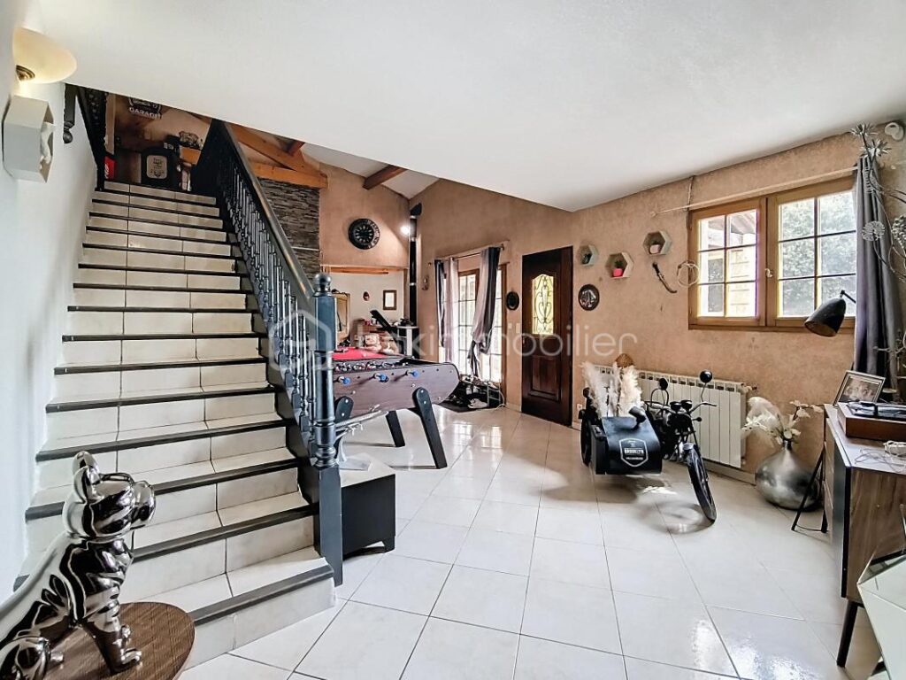 Grande maison familiale de 287 m² avec jardin, piscine et garage – Bédarieux – 11 pièces – 4 chambres – 287 m²