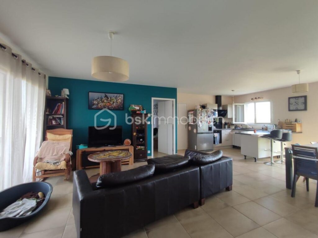 Maison contemporaine paisible à Tauriac – Un havre de tranquillité champêtre – 6 pièces – 5 chambres – 130 m²