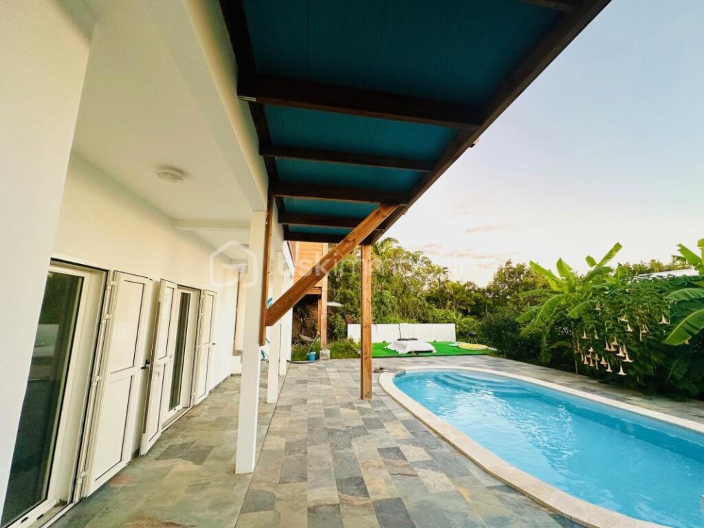 VILLA modulable à fort potentiel – Piton Saint-Leu – 8 pièces – 5 chambres – 185 m²