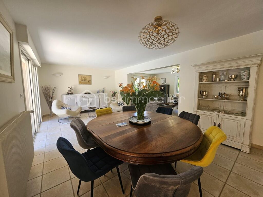 Maison de prestige de 244 m² – 5 pièces – 3 chambres – 244 m²