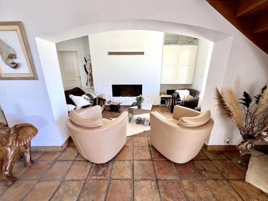 Nice (Saint Pancrace) – Villa d’architecte – Vue mer – Piscine – 6 pièces – 3 chambres – 181 m²