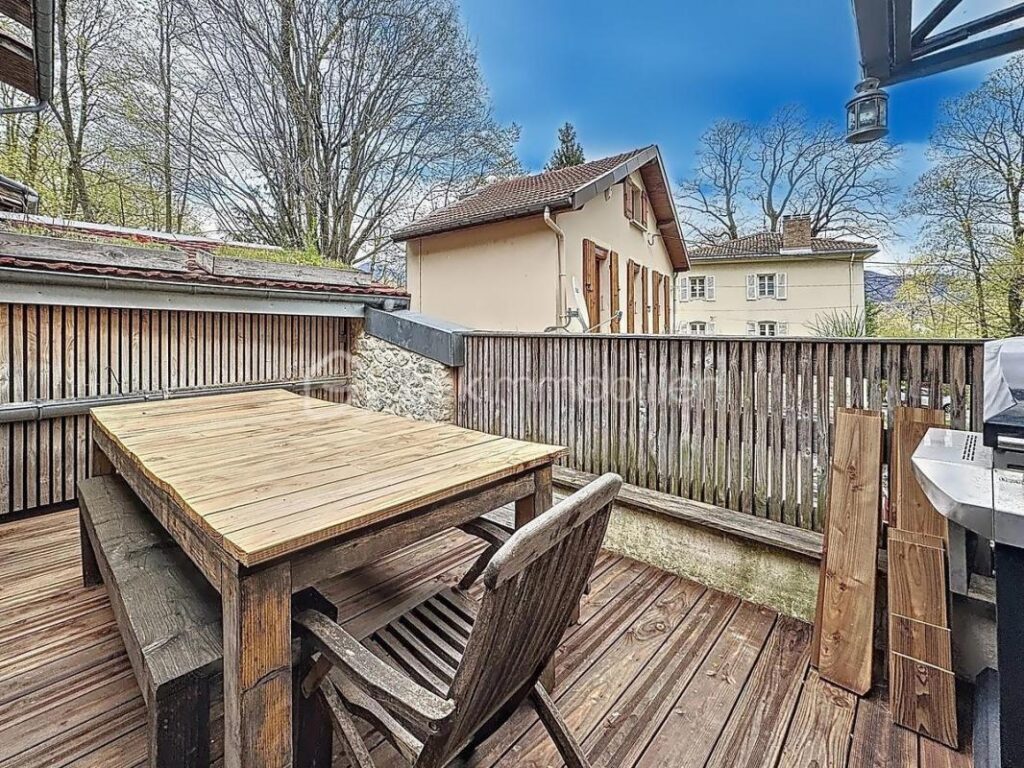 Maison familiale de charme 155m² au cœur de Sassenage, en bordure du Furon – 7 pièces – 4 chambres – 155 m²