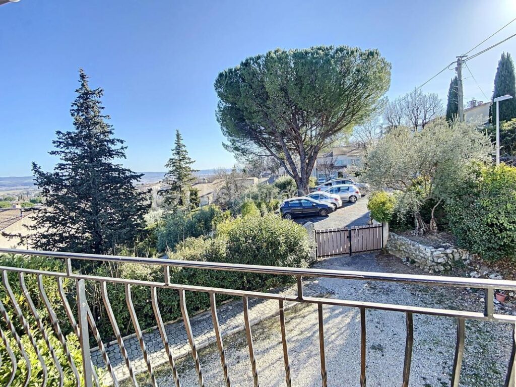 🏡 À Vendre – Maison de 210 m² sur deux niveaux – Quartier recherché à Manosque – 7 pièces – 6 chambres – 210 m²