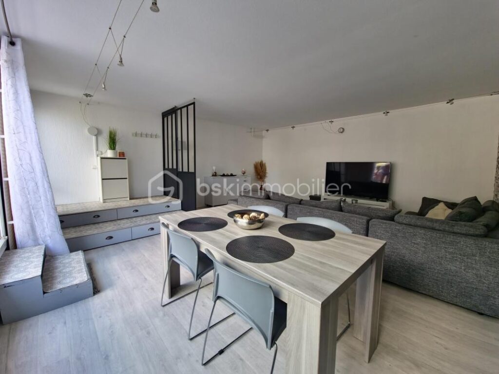 Appartement en Rdc de plus de 124 m² utile avec terrasse de 33 m² attenante – 5 pièces lumineuses en parfait état – 5 pièces – 3 chambres – 99 m²