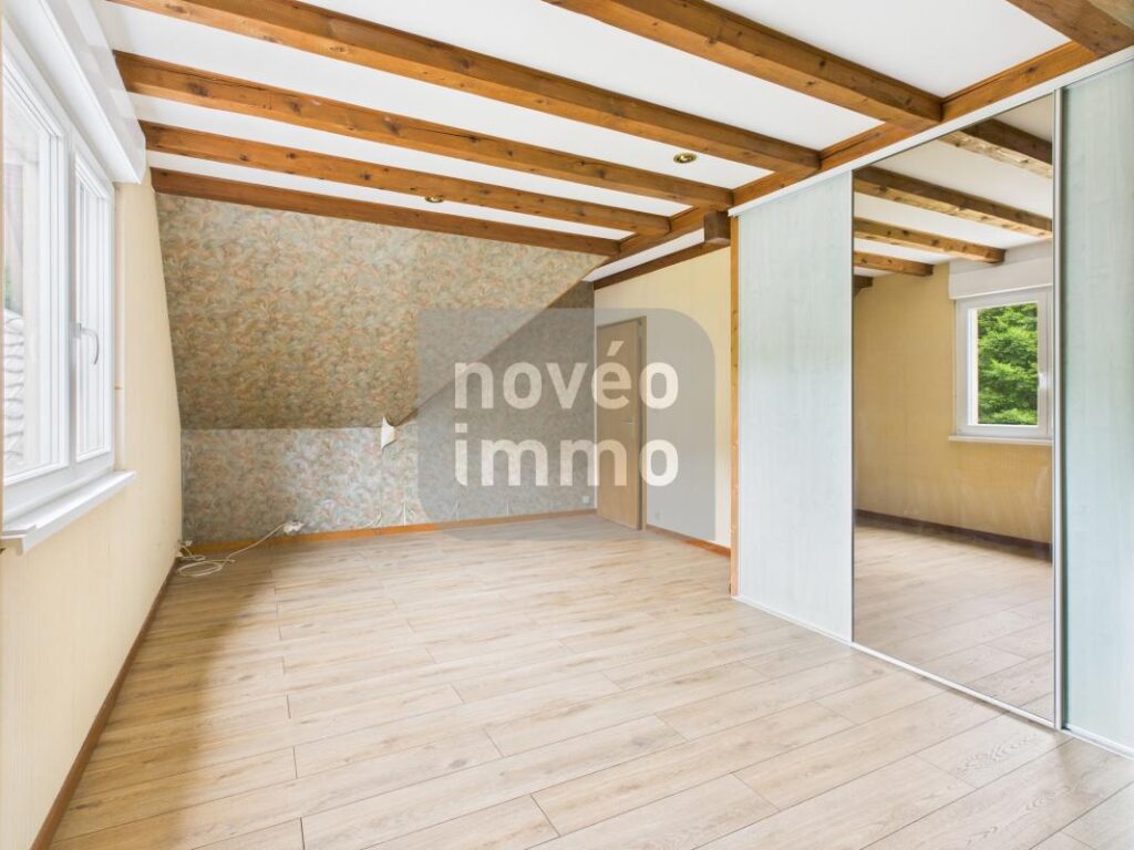 Maison au bout d’un chemin forestier entourée de forêt – 6 pièces – 5 chambres – 129 m²