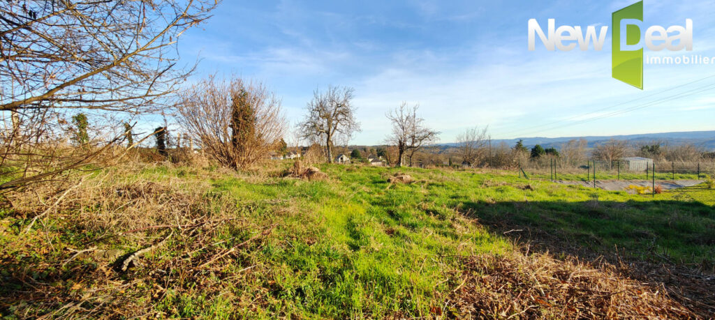 Très beau terrain de plus de 2000 m² sur les hauteurs de DONZENAC – NR pièces – NR chambres – 2279 m²
