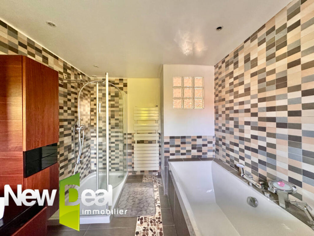 PLAIN PIED INDIVIDUEL / 4 CHAMBRES ET 1 BUREAU / GARAGE – 7 pièces – 4 chambres – 165 m²