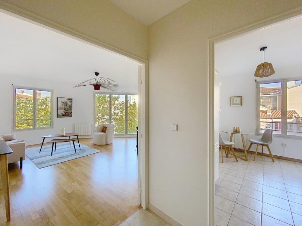 Superbe T3 avec vue dégagée sur le Boulevard de la Croix Rousse – 3 pièces – 2 chambres – 78 m²